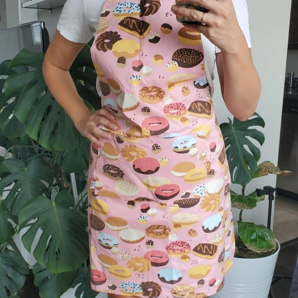 Donut Baking Set (Aprons, gloves, pan) - Picture 4 of 4